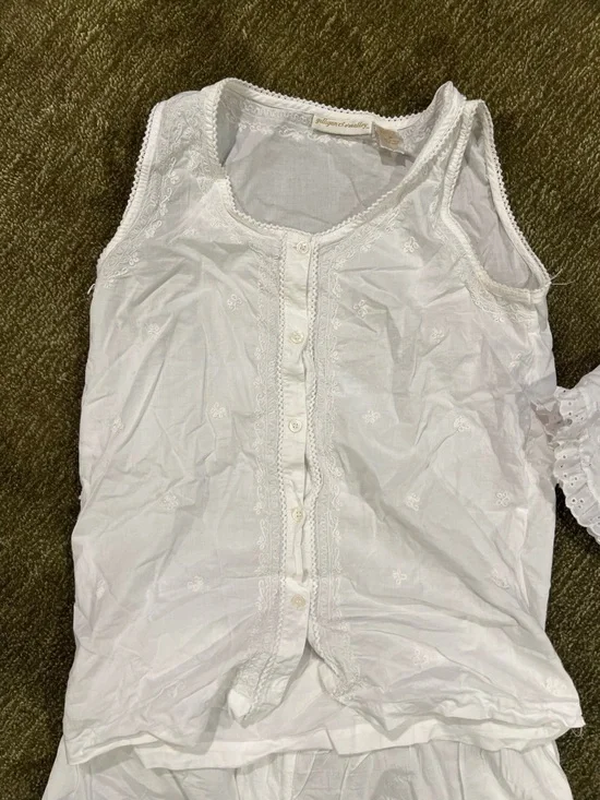 Vintage White Eyelet Cotton Top and Shorts Set (2) - Picture 5 of 12